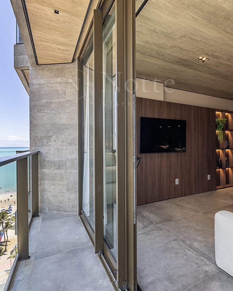 Varanda do studio no New Time com vista para o mar da Pajuçara