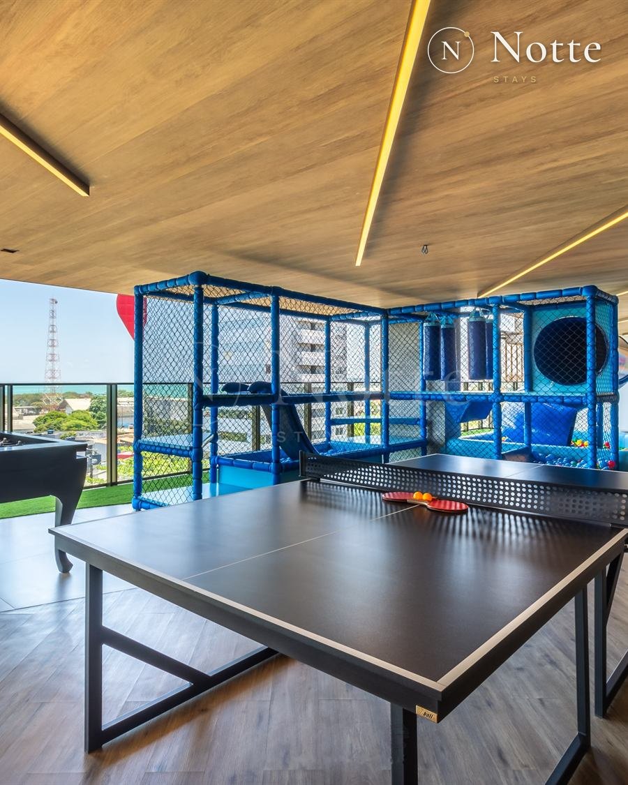 Brinquedoteca com escorregador e piscina de bolinhas